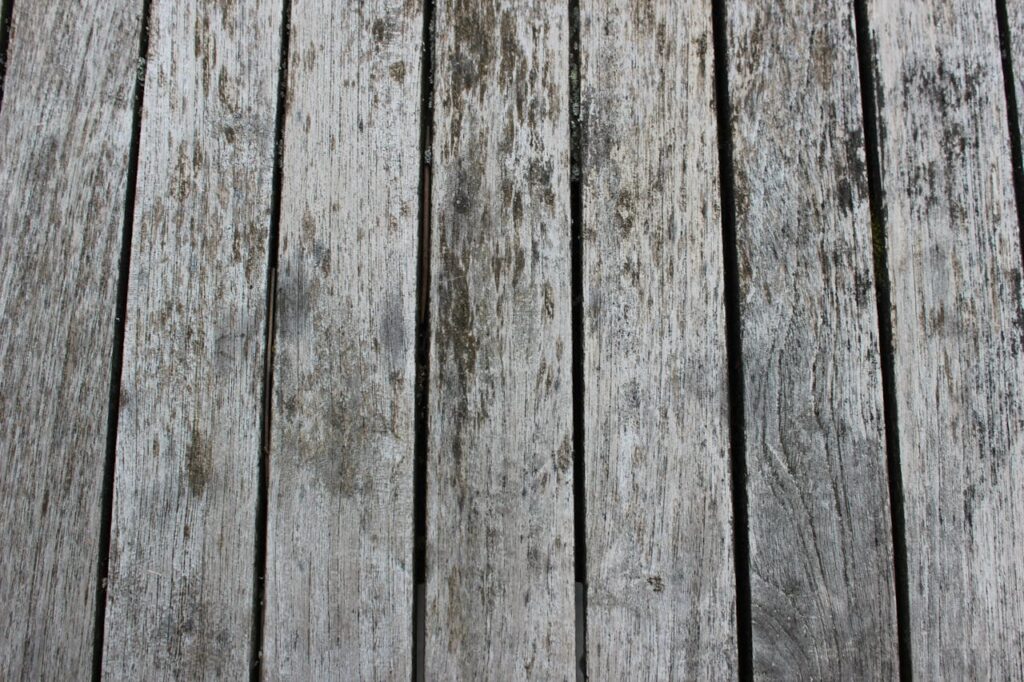 Vlonderplanken kiezen: waar je écht op moet letten voor een duurzaam terras